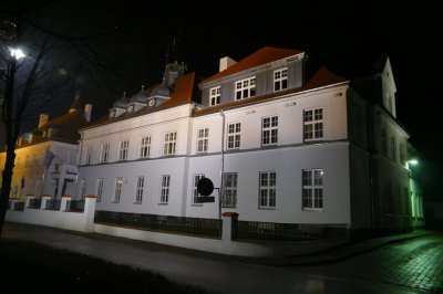 Budynek Starostwa Powiatowego nocą