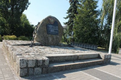 Pomnik Mieszkańcom Gminy Dabrowa Poległym, pomordowanym, więzionym i prześladowanym za sprawę niepodległości Polski w Dąbrowie